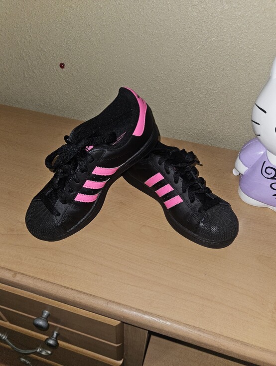 adidas Shoes - Adidas women Black & Pink Casual Sneakers Like New!